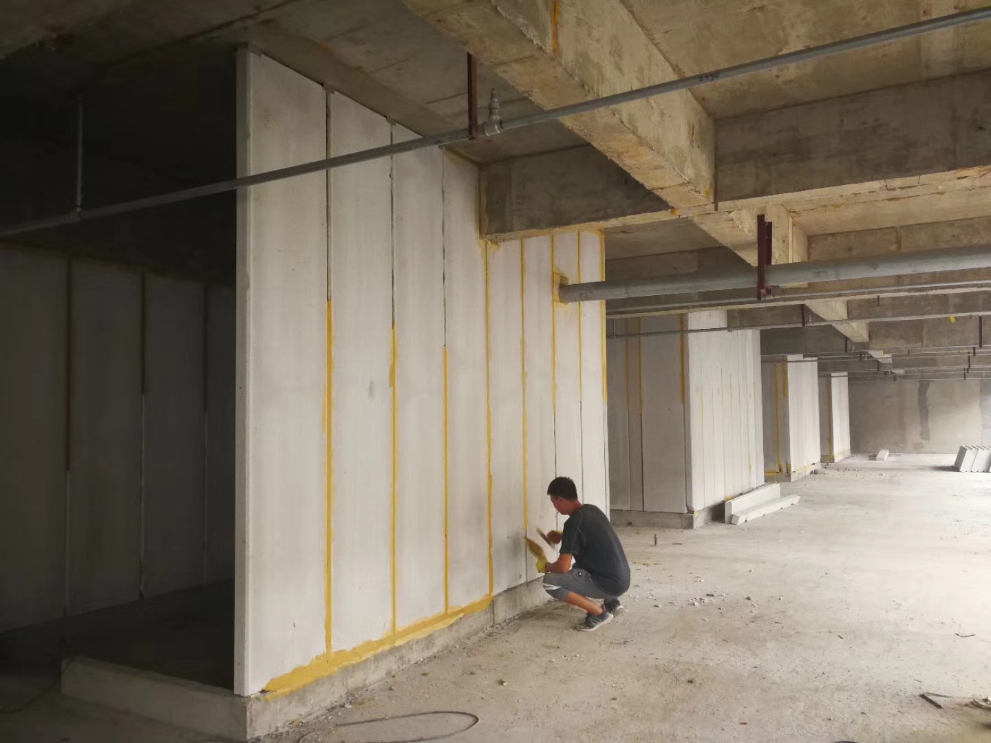 荔湾无机发泡轻骨料混凝土隔墙板施工技术性能研究